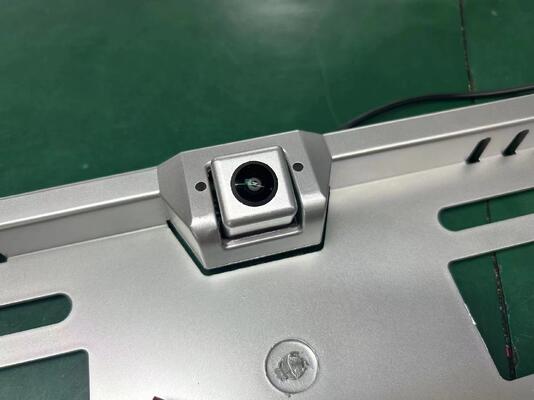 Cámara de visión trasera para vehículos con marco de matrícula para una fácil instalación y estacionamiento seguro